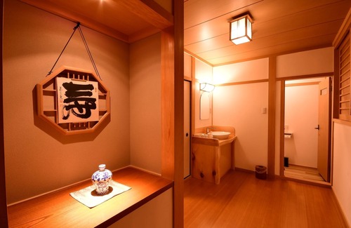 Koyasan House | Eco-Friendly Koyasan Syukubou Fudouin with Hot Tub & Breakfast