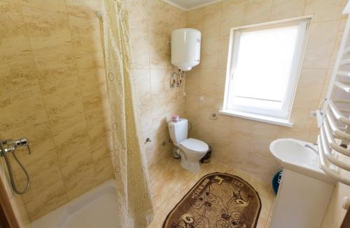 Skhidnytsya House | Budget-Friendly Kozatsky Dvorik with Kitchen Amenities