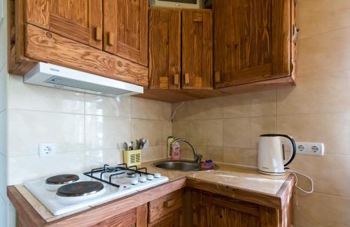 Skhidnytsya House | Budget-Friendly Kozatsky Dvorik with Kitchen Amenities