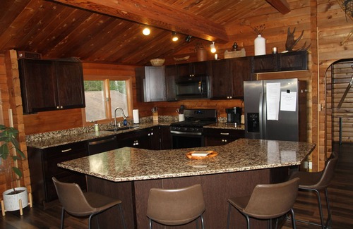 Crane Lake Cabin | Cozy Rustic Knot: Family-Friendly Retreat by Crane Lake