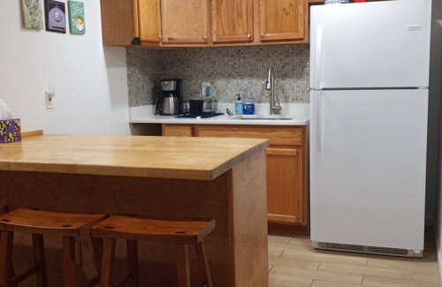 Castle Rock Apartment | Pet-Friendly Kozy Suite with Lake View & Breakfast Included