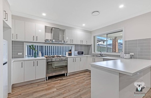 Austral House | Comfortable 5-Bed House in Austral | Family-Friendly Stay