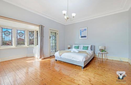 Campsie House | Welcoming KOZYGURU Campsie: Family-Friendly 4-Bed Retreat