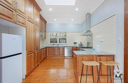 Campsie House | Welcoming KOZYGURU Campsie: Family-Friendly 4-Bed Retreat