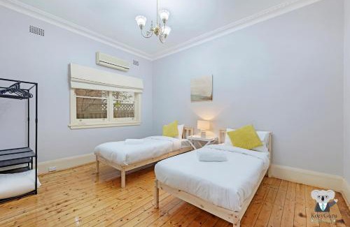 Campsie House | Welcoming KOZYGURU Campsie: Family-Friendly 4-Bed Retreat