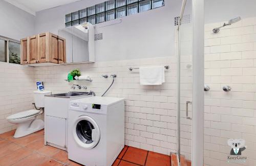 Campsie House | Welcoming KOZYGURU Campsie: Family-Friendly 4-Bed Retreat