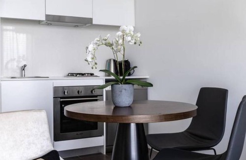 Chatswood CBD Apartment | Discover KOZYGURU: Chic Studio Near Chatswood Chase