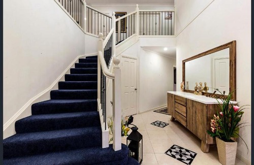 Eight Mile Plains Apartment | Top-Rated Family Stay at KozyGuru with Free Parking