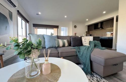 Pakenham Apartment | KozyGuru Pakenham Comfortable 4-Bedroom House
