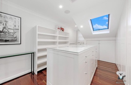 Redfern Apartment | KOZYGURU Redfern: Unique 5-Bed House for Families