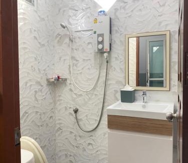 Khum Thong Apartment | Kid-Friendly Kp. Place Luang Phaeng - Guest Rated 9.5/10