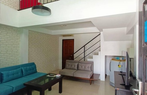 Na Chom Thian Hotel | Beautiful KP Seaview Jomtien: Poolside Family Getaway