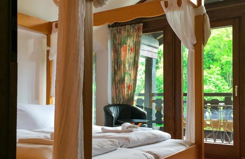 Alpirsbach Hotel | Cozy Krähenbad Hotel: Pet-Friendly & Family-Oriented Stay