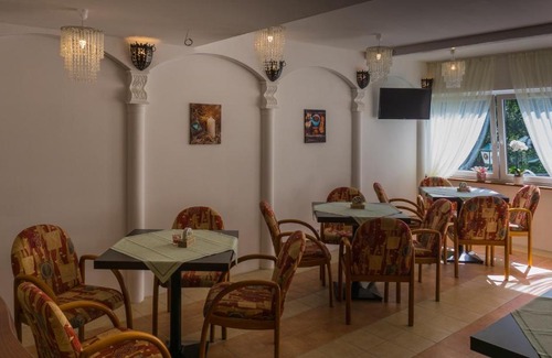 Alpirsbach Hotel | Cozy Krähenbad Hotel: Pet-Friendly & Family-Oriented Stay