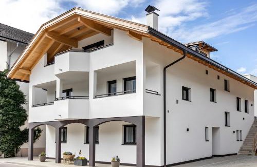 Villa Apartment | Family-Friendly Krämerhof Apt near Peitlerkofel
