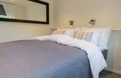 Arendal Hotel | Experience Ocean Views at Krøgeneslåven Microtel