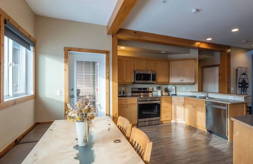 East Kootenay Condo | Experience KR411: Ski-In/Out Retreat with Private Hot Tub