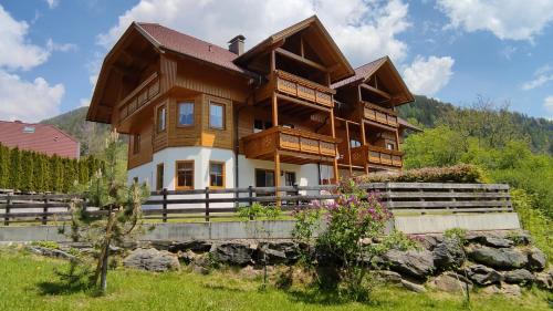 Untertschern Apartment | Kid-Friendly KRAABICHL SUNSHINE APARTMENT - Rated 9.6/10