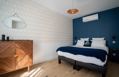 Reims City Centre Apartment | Elegant KRAFFT Hotel: Central Location with Double Bathtub