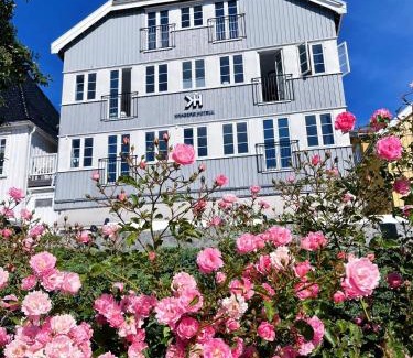 Kragero Hotel | Pet-Friendly Kragerø Hotell with Restaurant & Breakfast