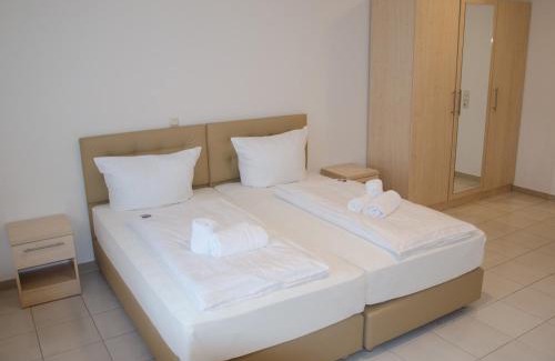 Unterowisheim Hotel | Discover Kraichtaler Hof: Family-Friendly with Dining