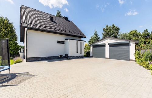 Chrosna House | Relaxing Krakow Villa with Jacuzzi, Gym & Pet-Friendly Options