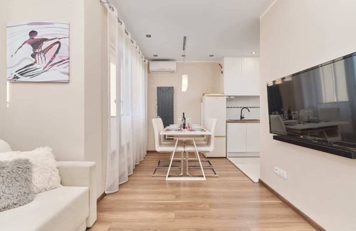 Krzyki Apartment | Exceptional Two Bedroom Apartment at Krakowska 84/71