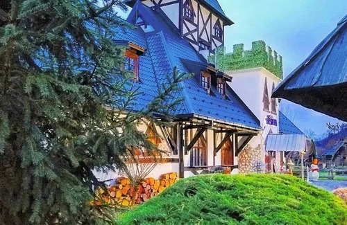 Bosnia House | Cozy Quadruple Room with Loft at Kraljevsko selo Kotromanićevo