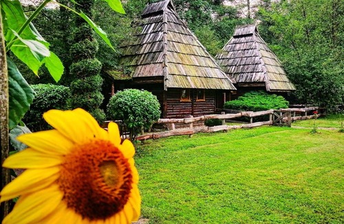 Bosnia House | Romantic Double Room at Kraljevsko selo Kotromanićevo