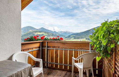 Casola Apartment | Top-Rated Kranebitterhof Apt Enzian: Family & Pet Friendly