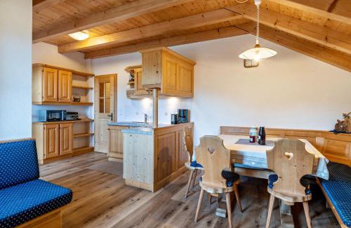 Casola Apartment | Top-Rated Kranebitterhof Apt Enzian: Family & Pet Friendly
