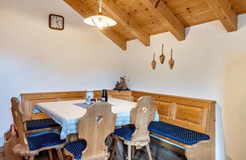 Casola Apartment | Top-Rated Kranebitterhof Apt Enzian: Family & Pet Friendly