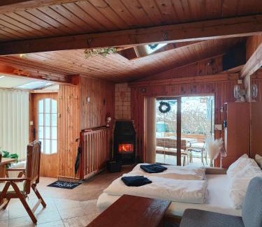Karlovy Vary House | Budget-Friendly Kranio: Guest Rated 9.5 & Child Friendly