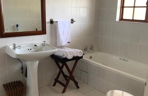 Groenvlei Cabin | Discover Kransberg Country Lodge: Family-Friendly Retreat