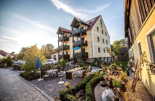 Schwarzach b. Nabburg Apartment | Cozy Kräutergarten Apartment with Balcony & Spa Amenities