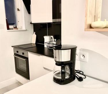 Srodmiescie Połnocne Apartment | Family-Friendly Kredytowa Home with Top Guest Ratings
