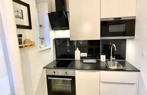 Srodmiescie Połnocne Apartment | Family-Friendly Kredytowa Home with Top Guest Ratings