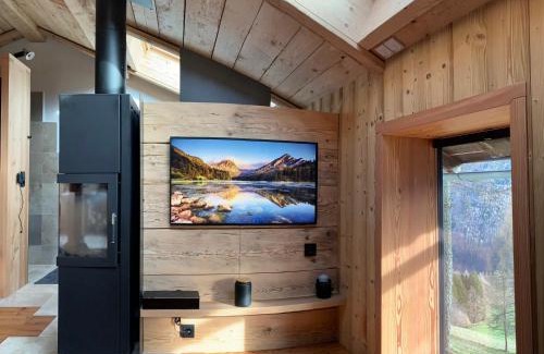 Altmuenster Apartment | Relax at Kreitalm - Premier Oceanfront Retreat in Salzkammergut