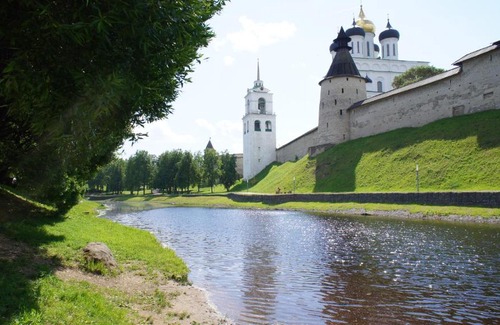 Pskov Old Town Apartment | Unforgettable Kremlin View Apartment - Guest Rated 10/10