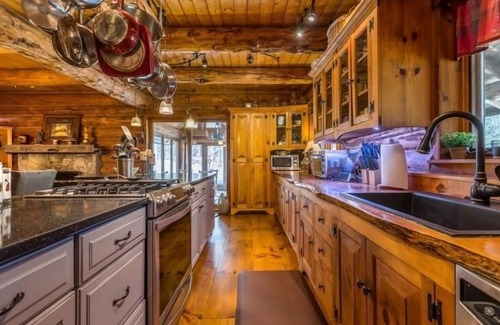 Stratton and Bromley Ski Areas House | Experience Kresge Grand Cabin: Family-Friendly Retreat
