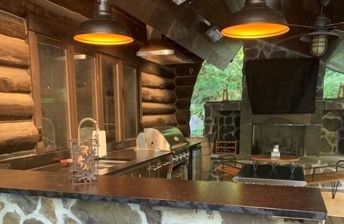 Stratton and Bromley Ski Areas House | Experience Kresge Grand Cabin: Family-Friendly Retreat