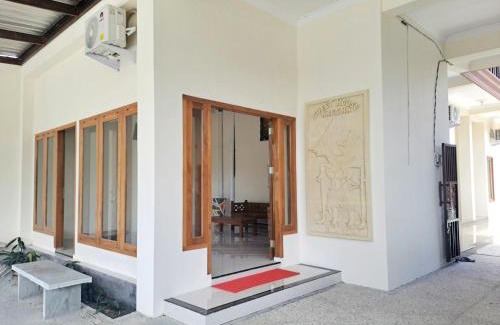 Pacitan House | Budget-Friendly Kresna Guesthouse with Breakfast & Family Amenities