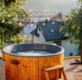 Vatra Dornei Villa | Relaxing Heights: Oceanfront Retreat with Spa & Hot Tub