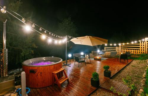 Vatra Dornei Villa | Relaxing Heights: Oceanfront Retreat with Spa & Hot Tub