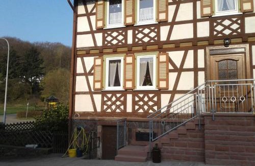 Brombachtal House | Cozy Kreuzdellenhof Ferienzimmer: Family & Pet Friendly Stay