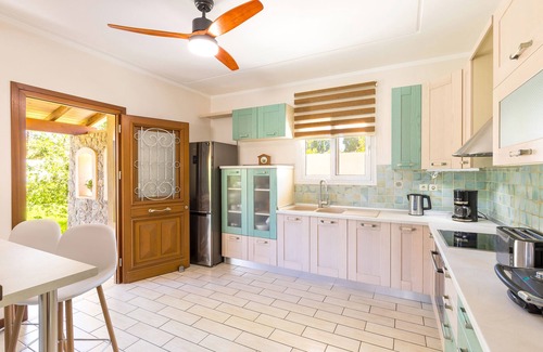 Dassia House | Discover Krevatsoula Beach Villas: Private Pools & Ocean Views