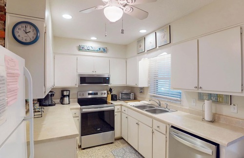 Jekyll Island House | Stylish KREWER DUPLEX: 2 Bedrooms, Pool & Guest Rated 9.8
