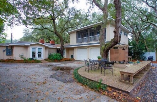 Jekyll Island House | Stylish KREWER DUPLEX: 2 Bedrooms, Pool & Guest Rated 9.8