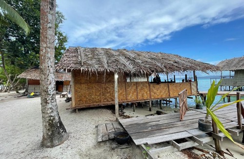 Bandung Ski Chalet | Cozy Kri Guest Homestay: Family & Pet Friendly Retreat