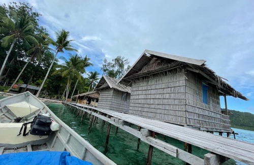 Bandung Ski Chalet | Cozy Kri Guest Homestay: Family & Pet Friendly Retreat